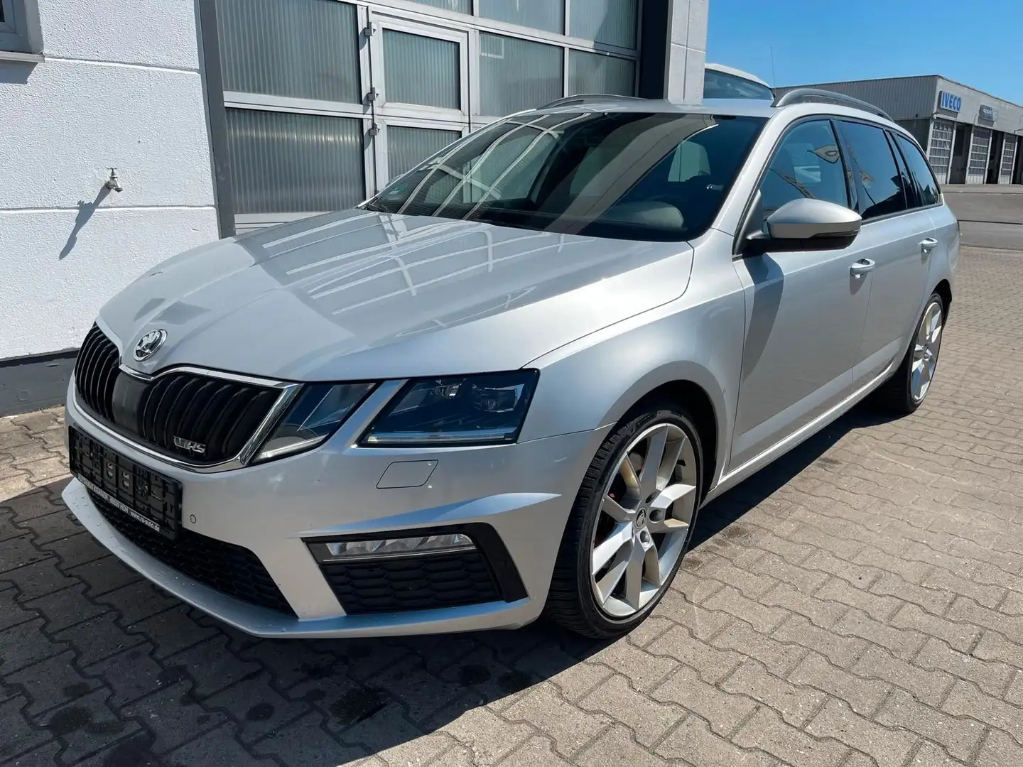 Skoda Octavia Combi RS/1.Hd/AHK/Navi/SHZ Argento - 1