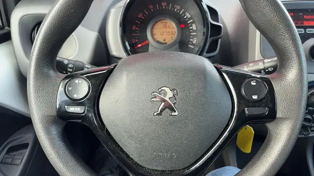 Peugeot 108 view 6