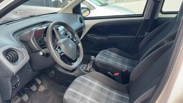 Peugeot 108 view 4