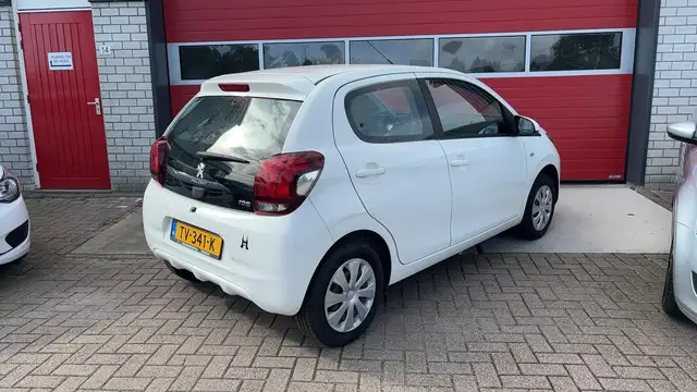 Peugeot 108 view 2