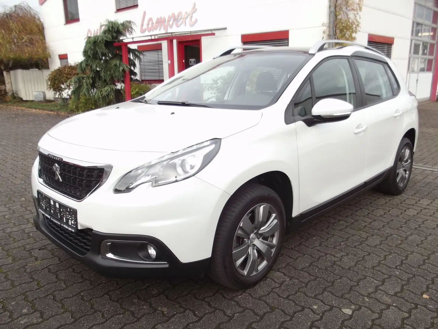 Peugeot 2008 Active NAVI AHK PANO SHZ PDC ALU AUTOMATIK Weiß - 1