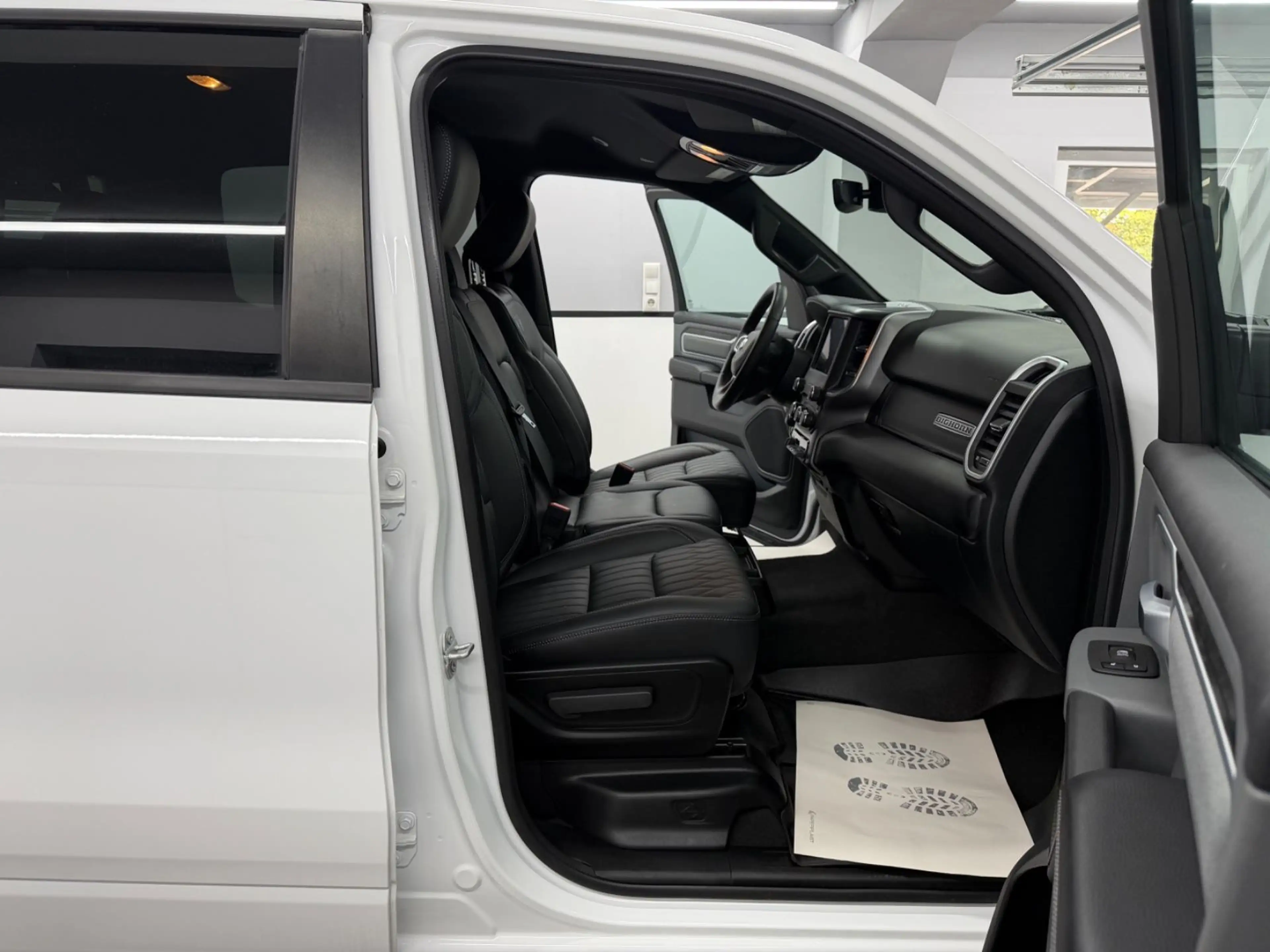 Dodge RAM 1500 5.7 Bighorn Crew 4x4eTorque*6.4FTBox*6S — photo 14