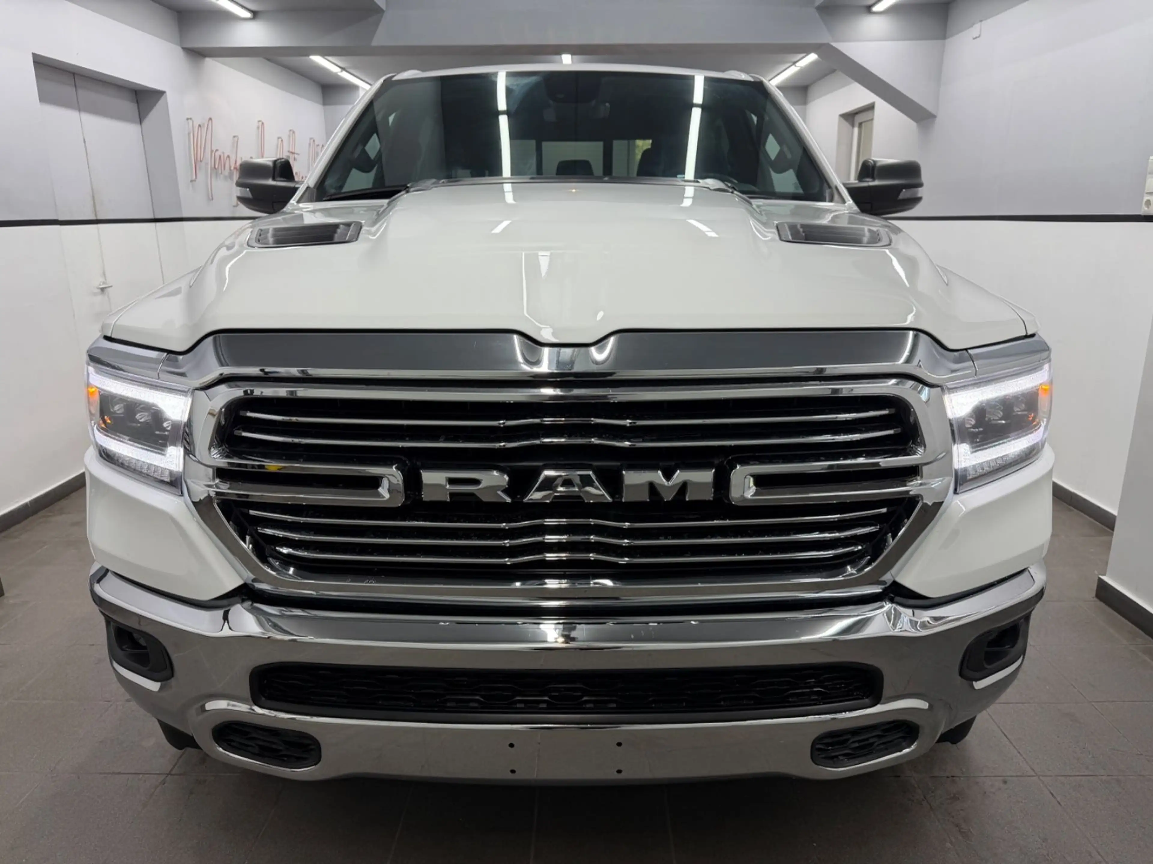 Dodge RAM 1500 5.7 Bighorn Crew 4x4eTorque*6.4FTBox*6S — photo 3