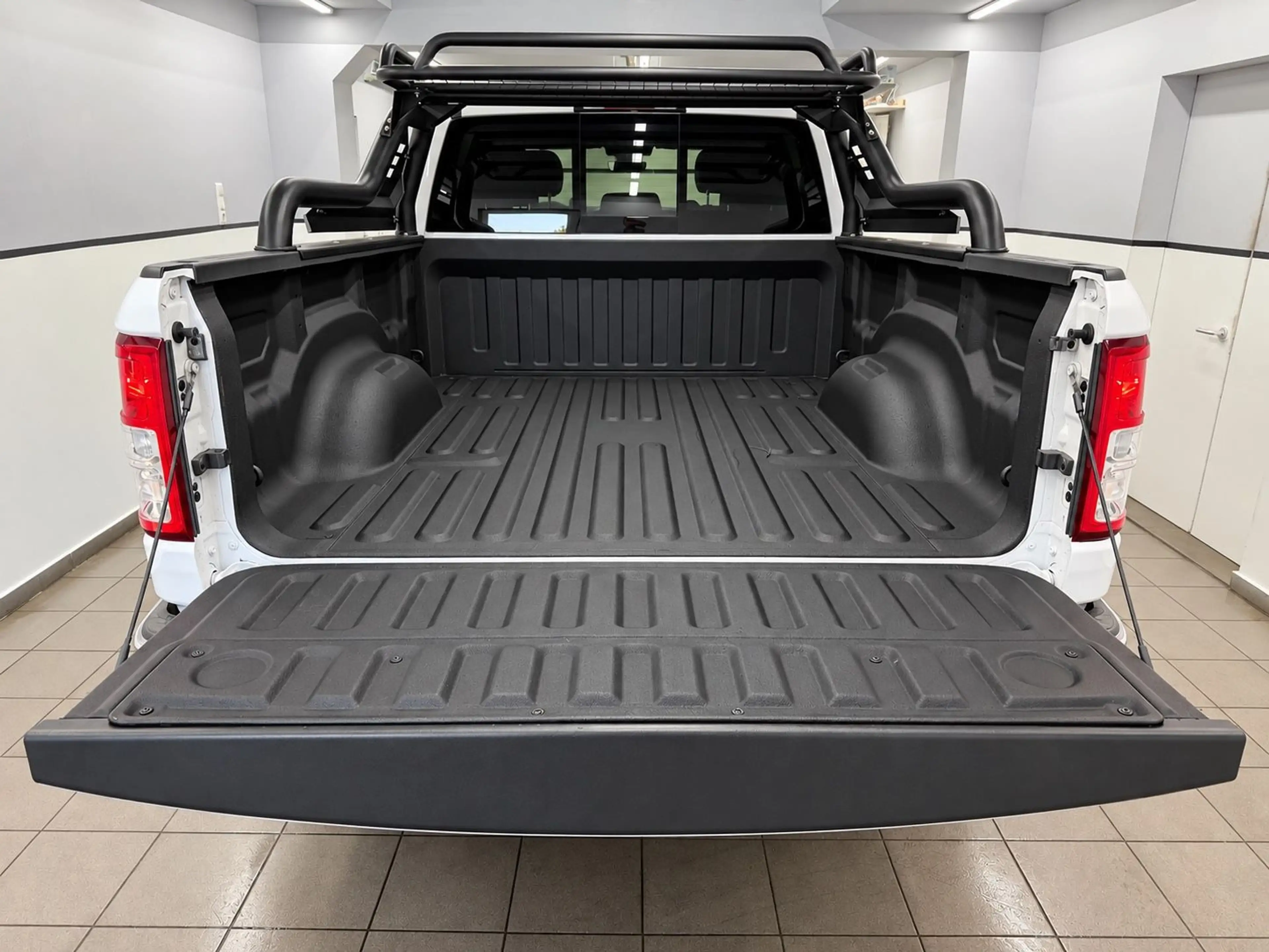Dodge RAM 1500 5.7 Bighorn Crew 4x4eTorque*6.4FTBox*6S — photo 7