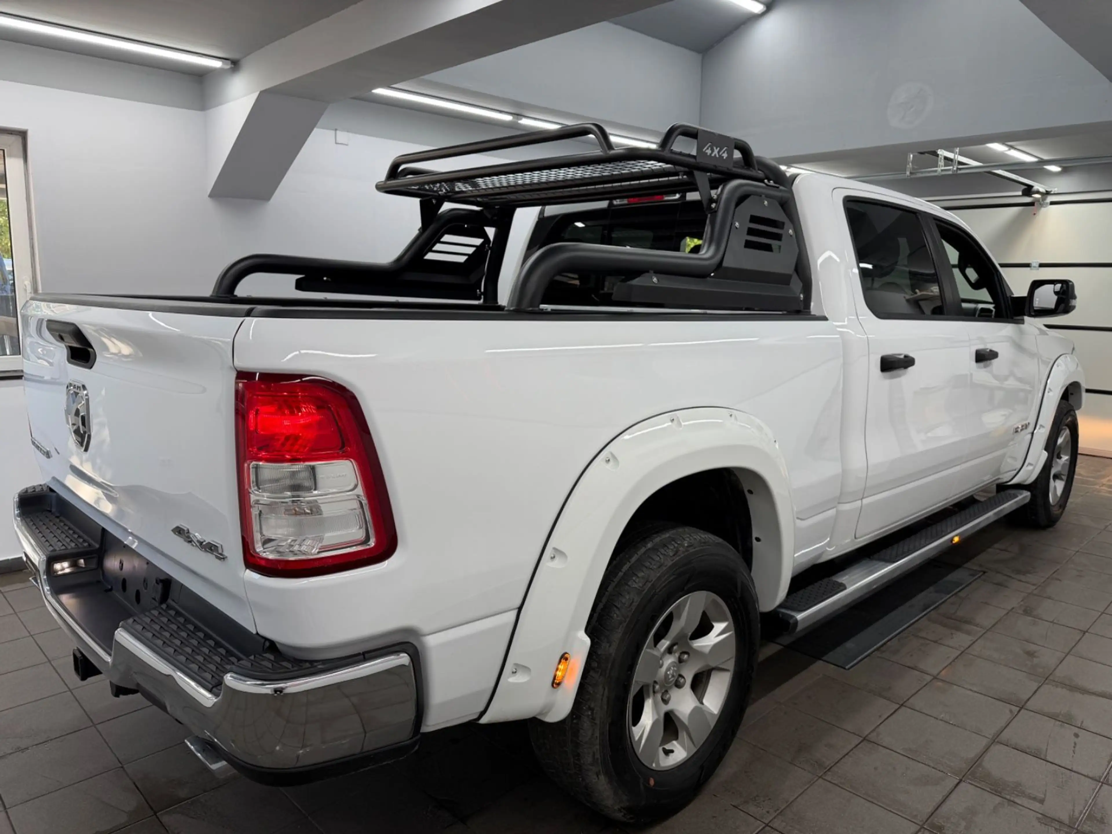 Dodge RAM 1500 5.7 Bighorn Crew 4x4eTorque*6.4FTBox*6S — photo 5