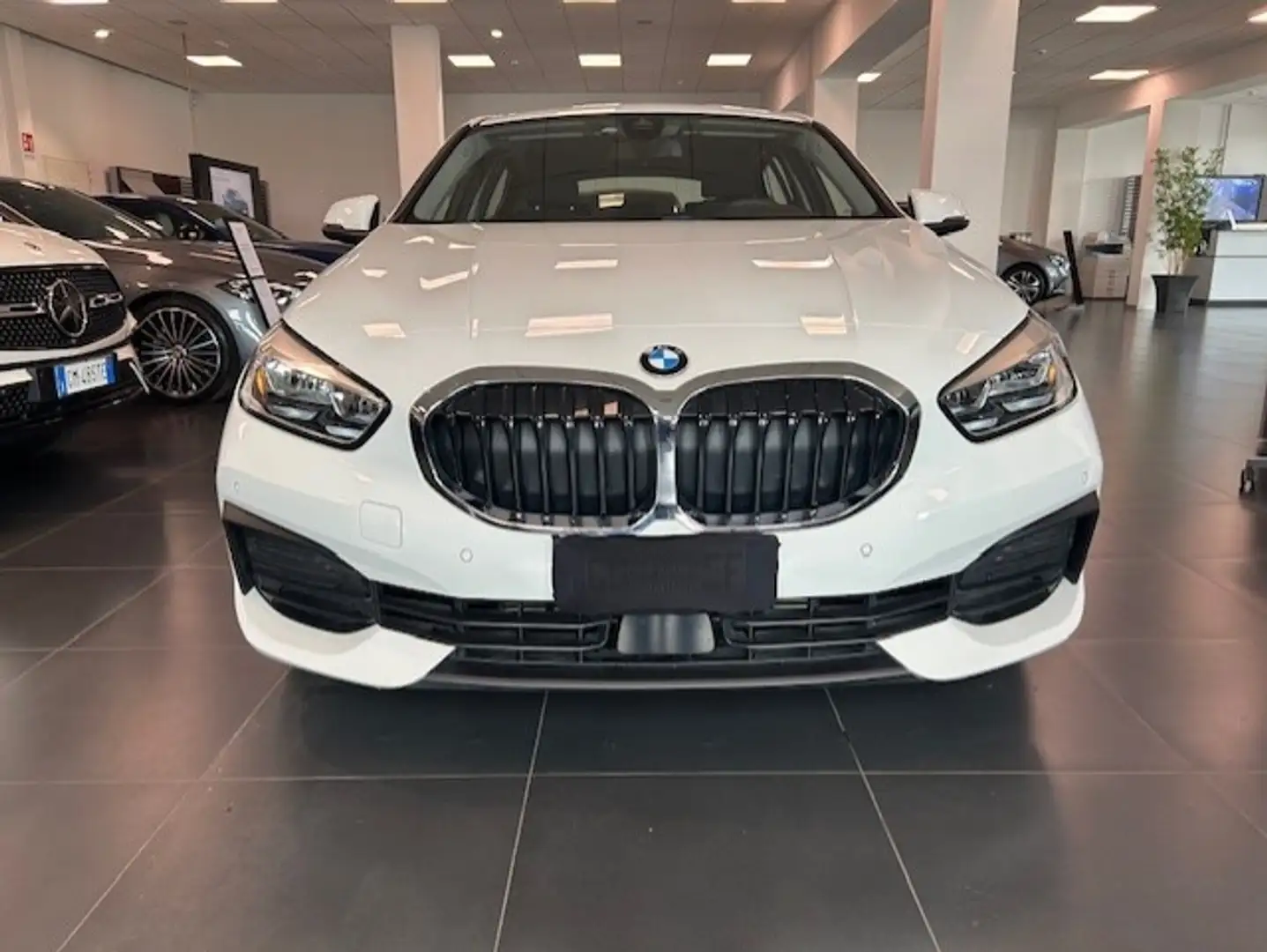 BMW 118 d Advantage auto Bianco - 2
