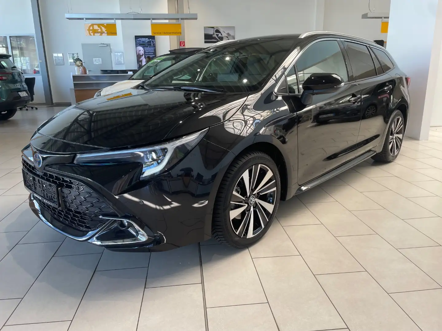Toyota Corolla TS 2,0l Hybrid Teamplayer Technik-Paket Zwart - 2