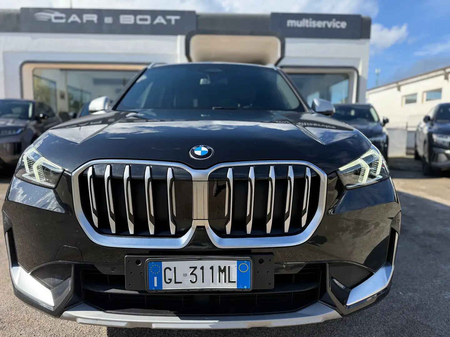 BMW X1 X1 sdrive18d Edition Essence auto Zwart - 2