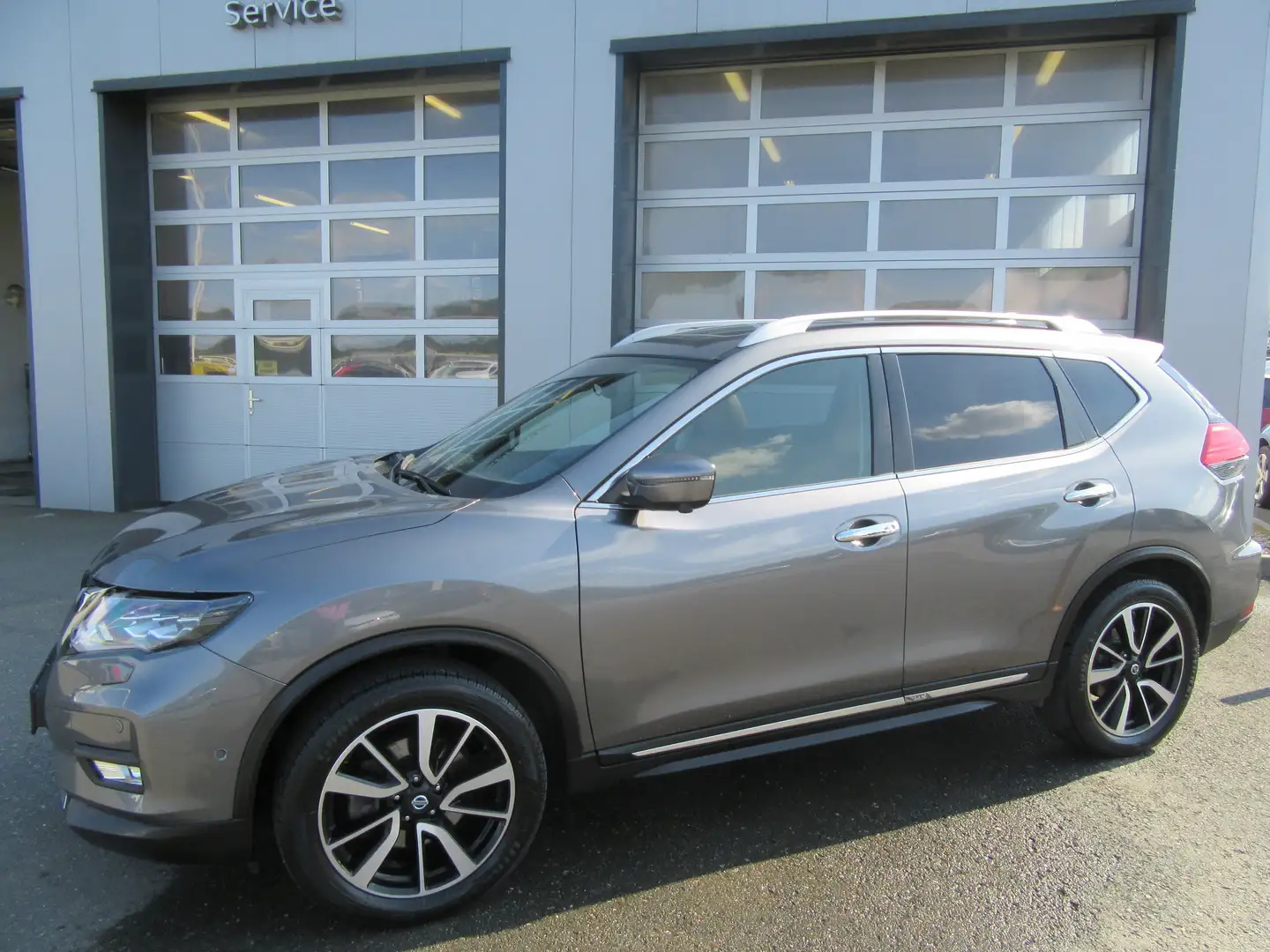 Nissan X-Trail 1,7dCi Tekna ALL-MODE 4x4i Grijs - 1