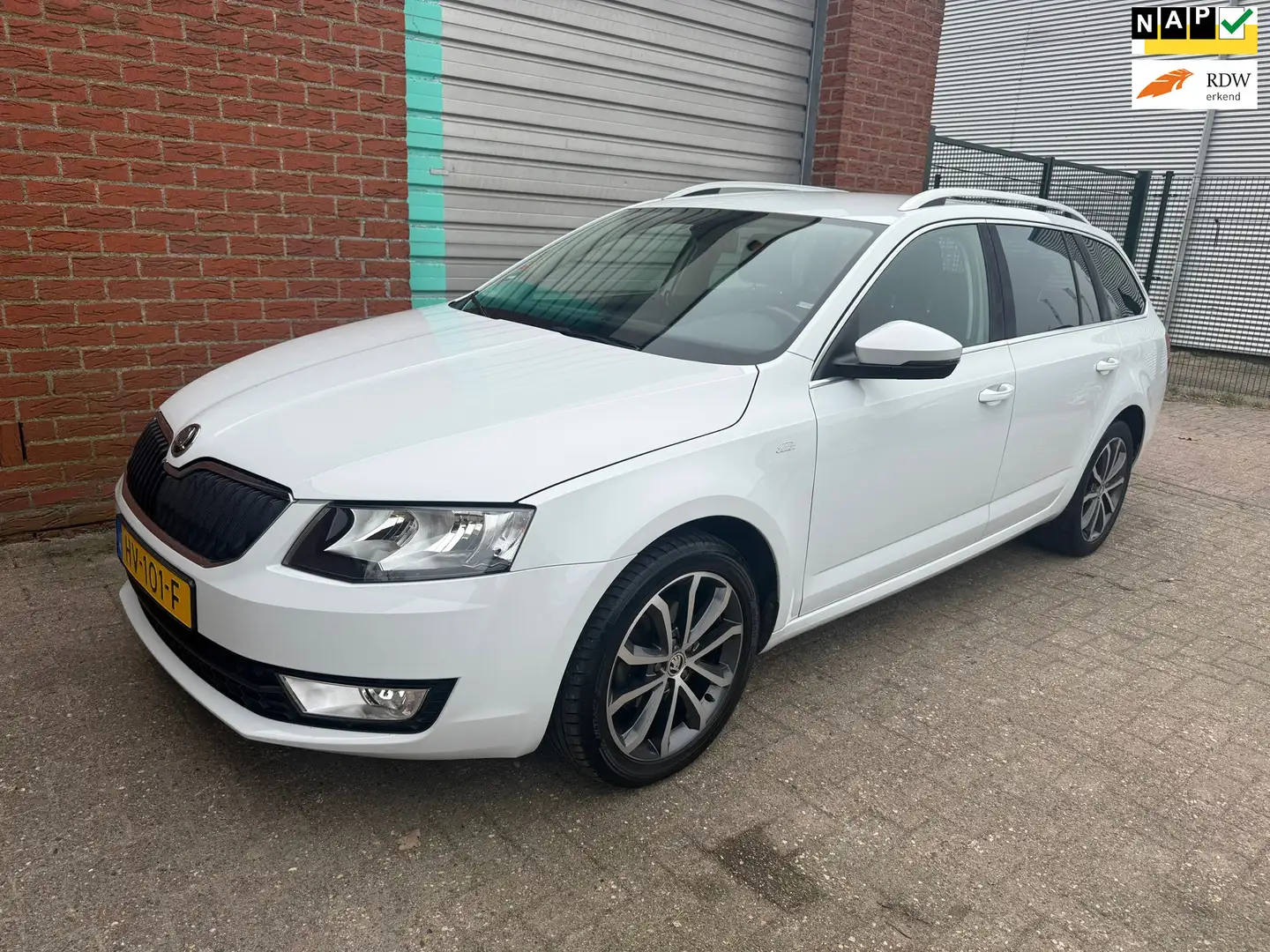 Skoda Octavia Combi 1.2 TSI Greentech JOY Businessline NAV.+ Cli Weiß - 1