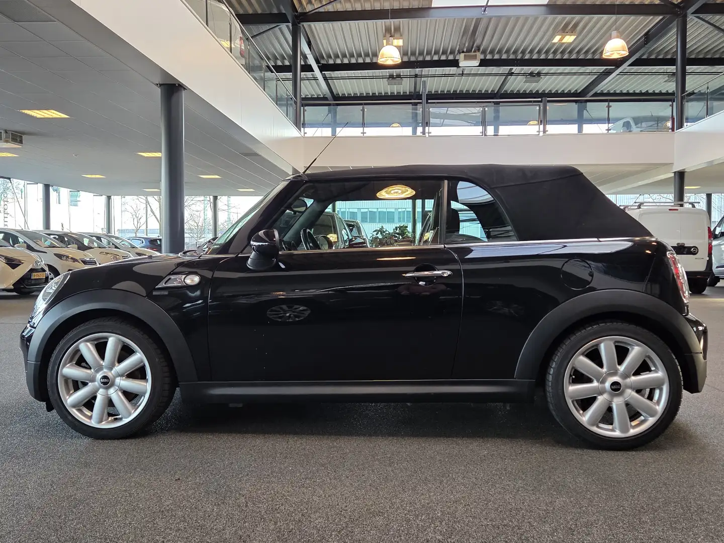 MINI Cooper S Cabrio Mini 1.6 Chili 1e Eigenaar, Leder, Harman Kardon, Zwart - 2