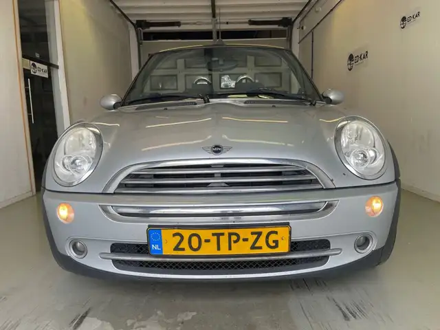 Mini Convertible view 4