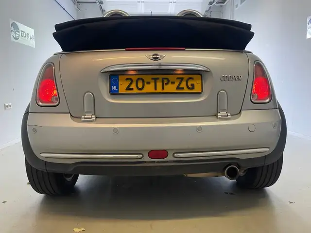 Mini Convertible view 6