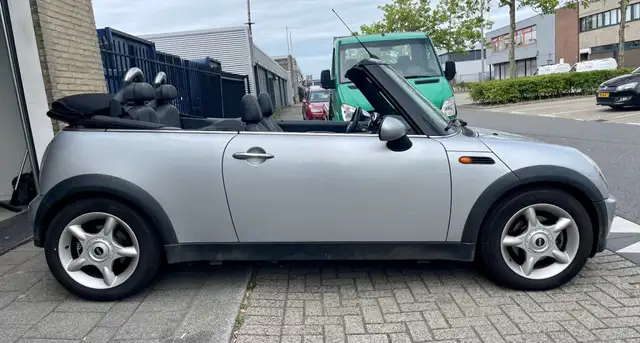 Mini Convertible view 11