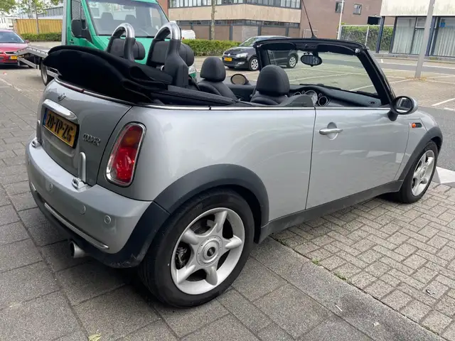 Mini Convertible view 10