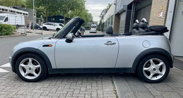 Mini Convertible view 12