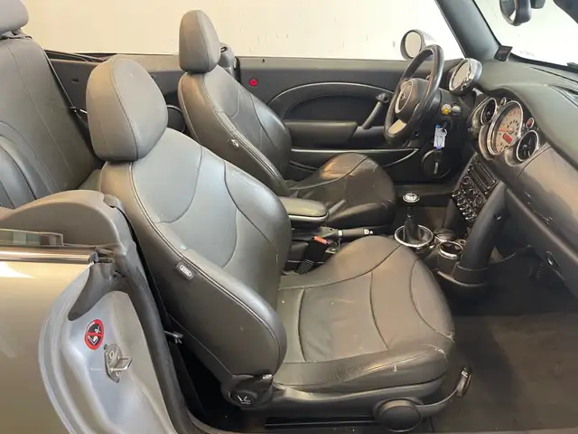 Mini Convertible view 15
