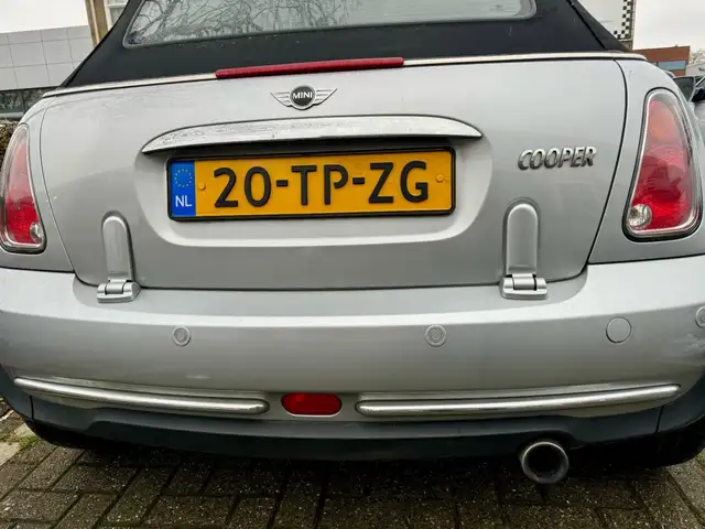 Mini Convertible view 14