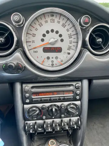 Mini Convertible view 3