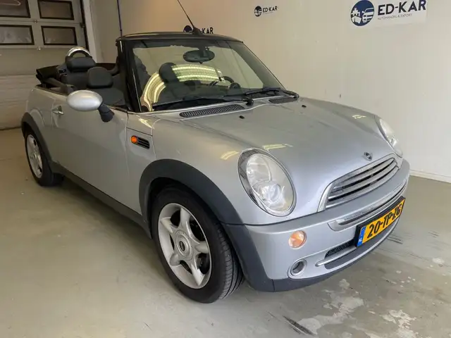 Mini Convertible view 5