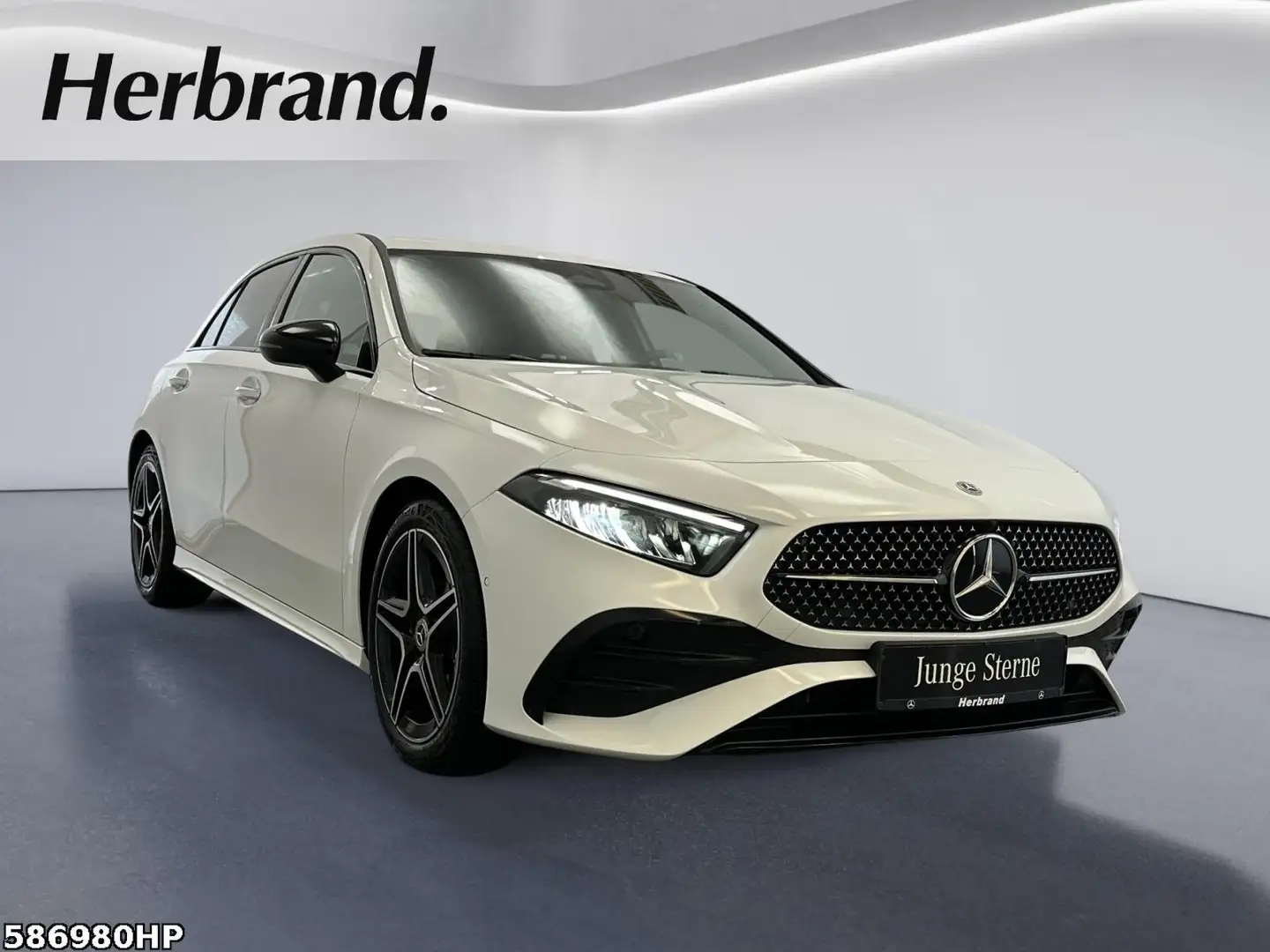 Mercedes-Benz A 200 AMG Line Night-Paket DISTRONIC Anhängevor. Wit - 2