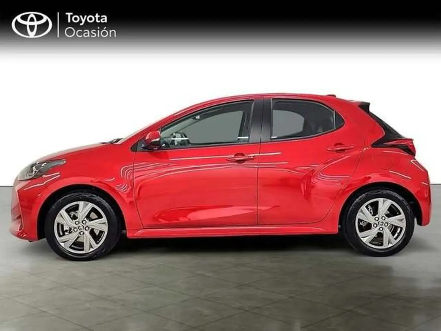 Toyota Yaris 120H 1.5 Active Plus Rojo - 2