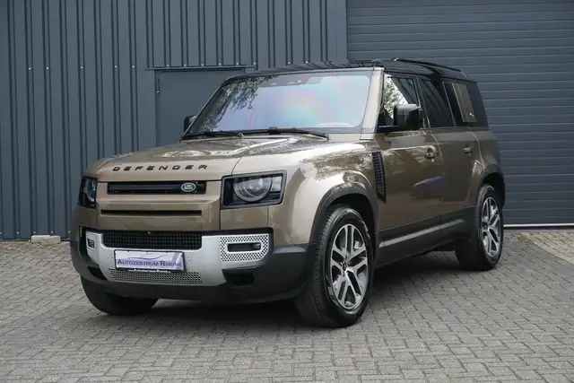 Land Rover Defender view 3