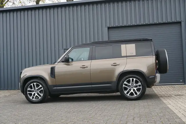 Land Rover Defender view 4