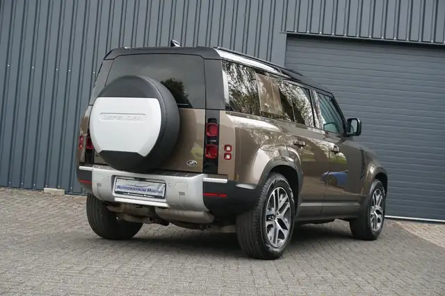 Land Rover Defender view 7