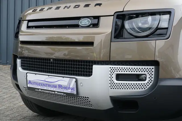 Land Rover Defender view 13