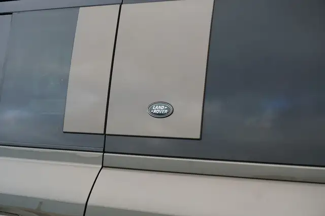 Land Rover Defender view 14