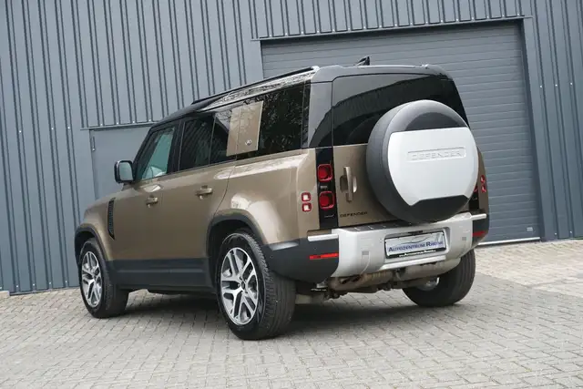 Land Rover Defender view 5