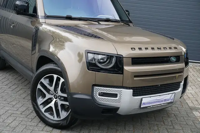 Land Rover Defender view 12