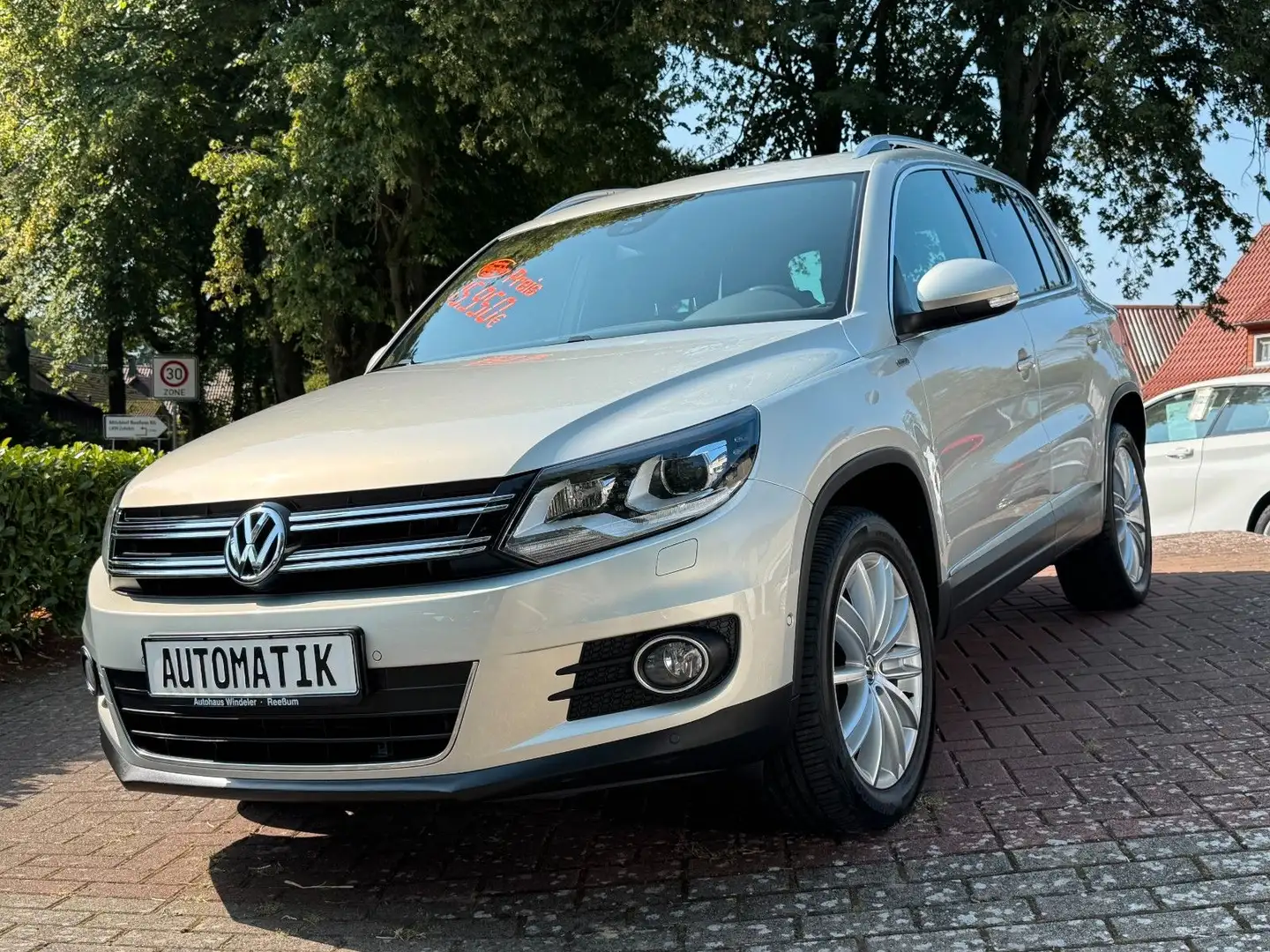 Volkswagen Tiguan 2,0 TDI Life BMT 4Motion Panoramadach DSG Silber - 2