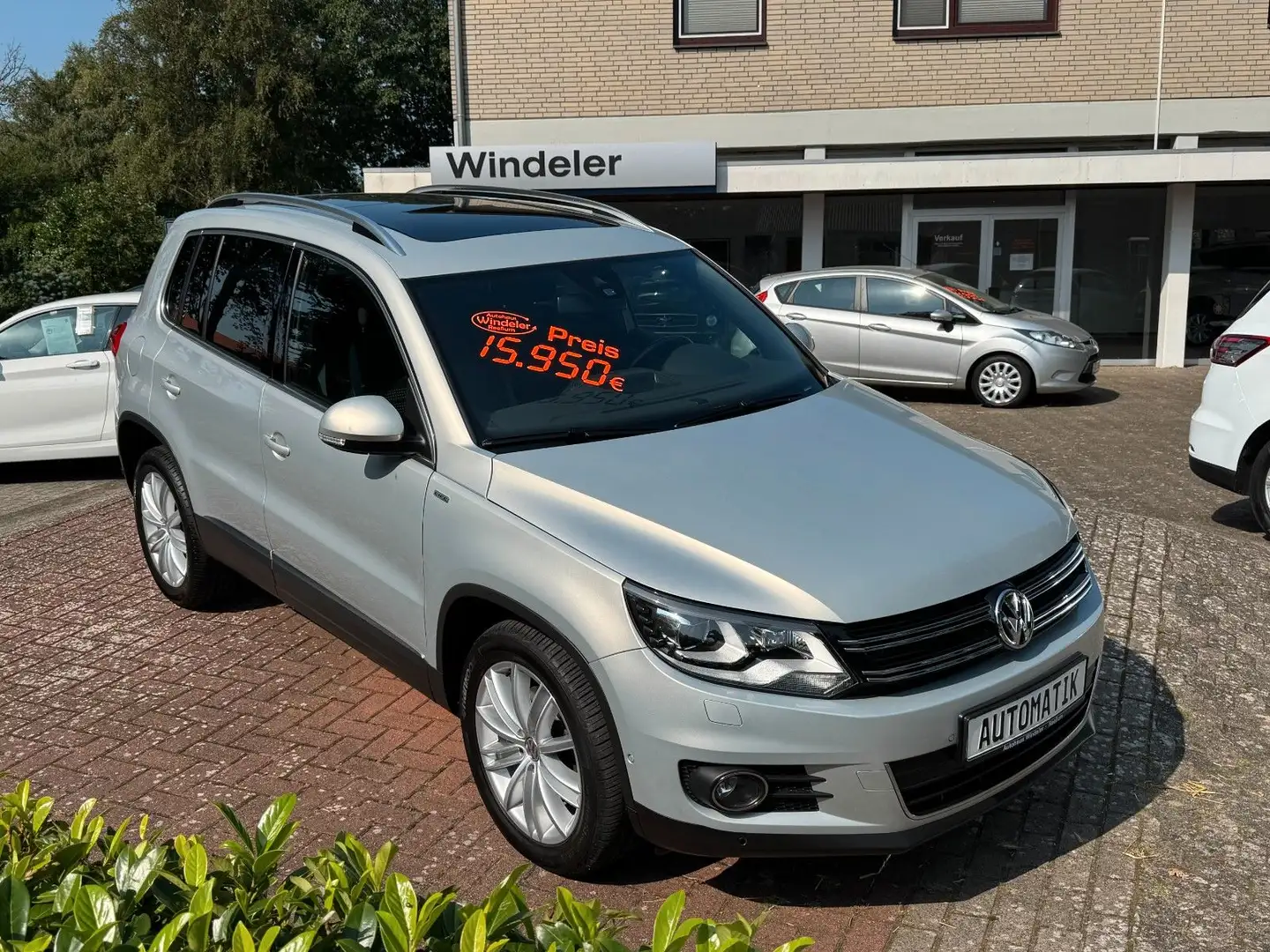 Volkswagen Tiguan 2,0 TDI Life BMT 4Motion Panoramadach DSG Silber - 1