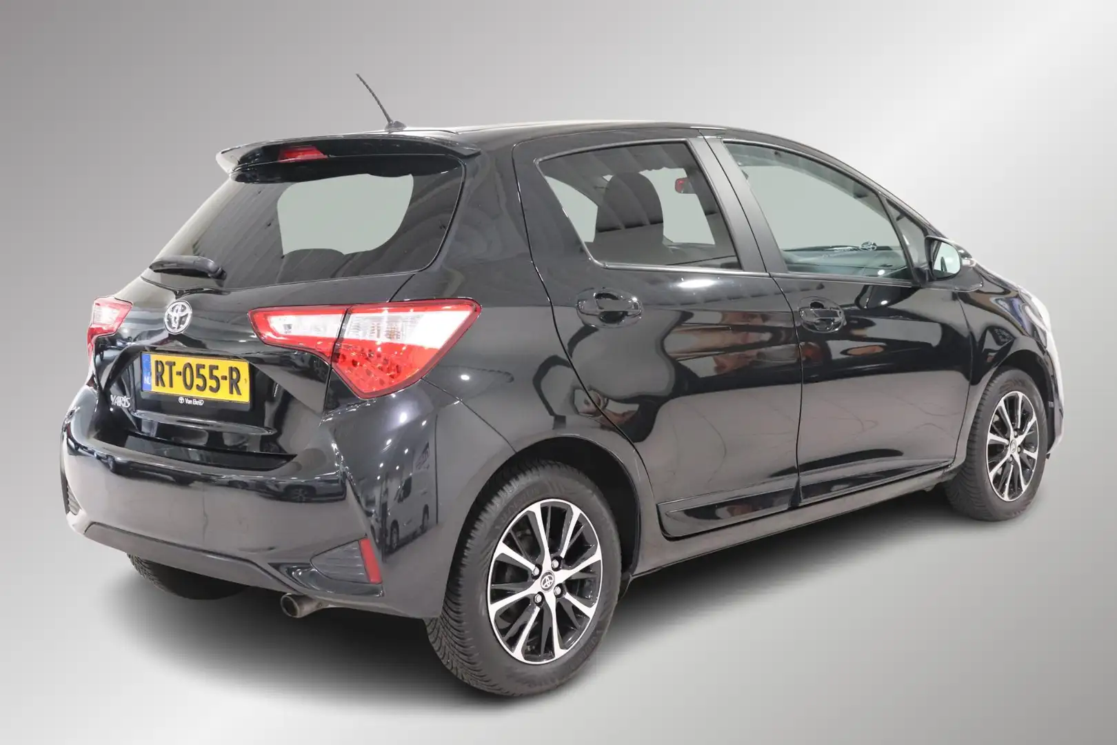 Toyota Yaris 1.5 VVT-i Design Sport, 112 PK, LM velgen, Bluetoo Negro - 2