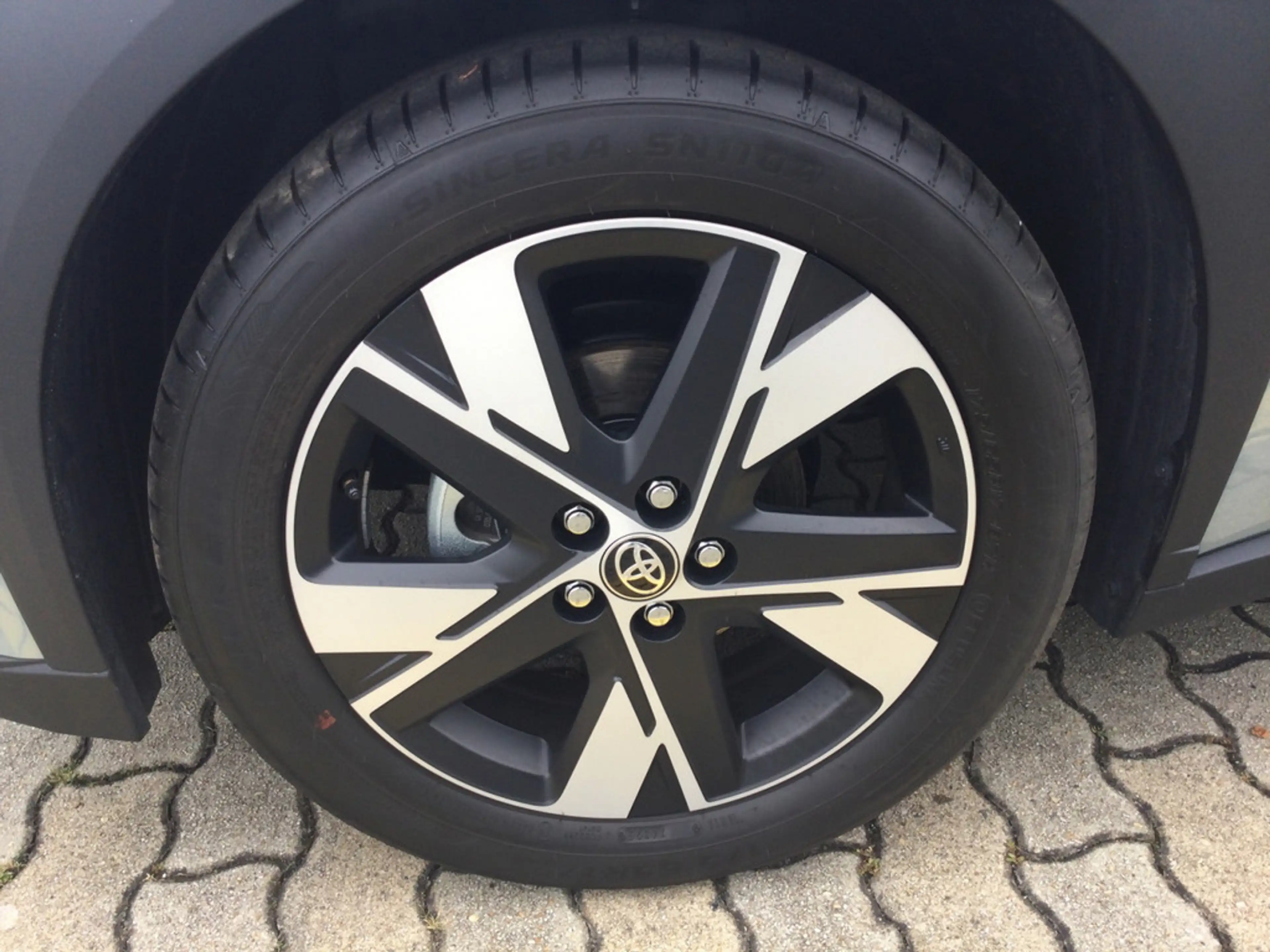 Toyota Aygo X 1.5 Hybrid Teamplayer SHZ & PDC vo+hi — photo 8
