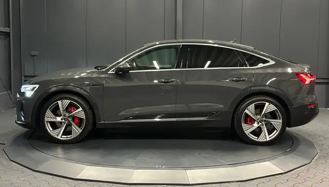 Audi Q8 E-Tron view 3