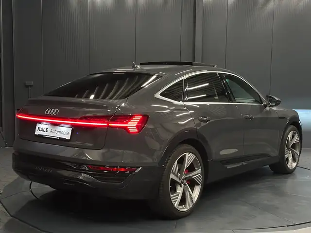 Audi Q8 E-Tron view 5