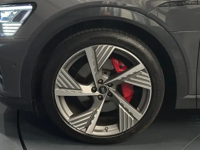 Audi Q8 E-Tron view 9