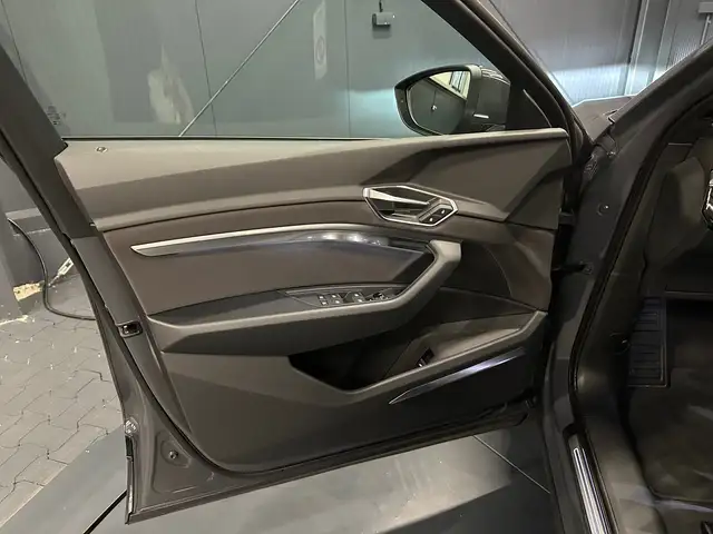 Audi Q8 E-Tron view 14
