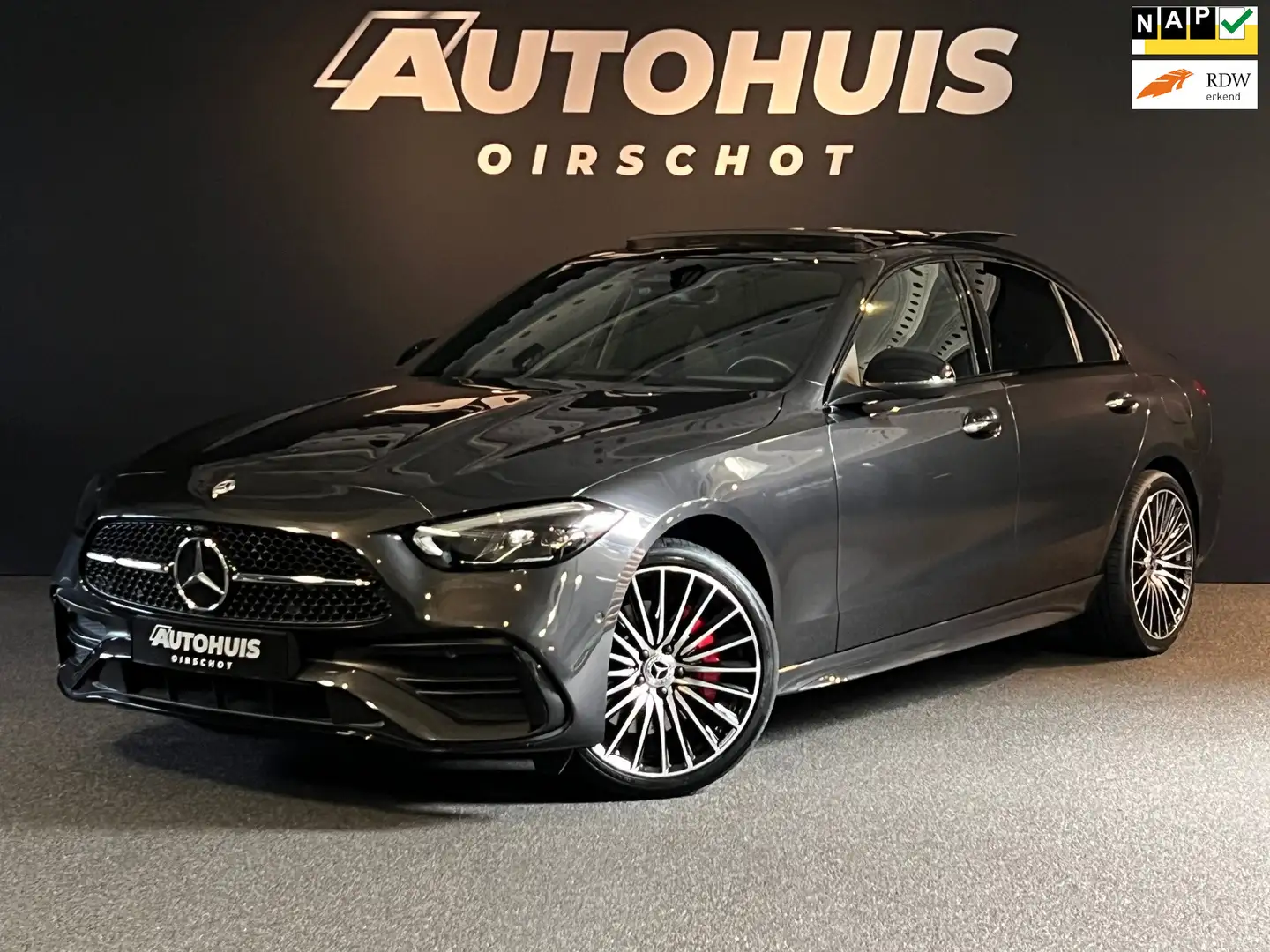 Mercedes-Benz C 300 e AMG Line Limousine Pano/Memoryseats//Camera/Ambi Grijs - 1