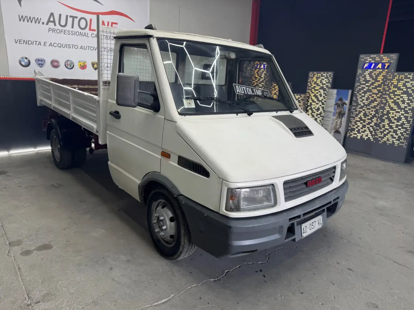 Iveco Daily 35.8 2.8 D PM Cab. Classic G.D. Blanc - 2