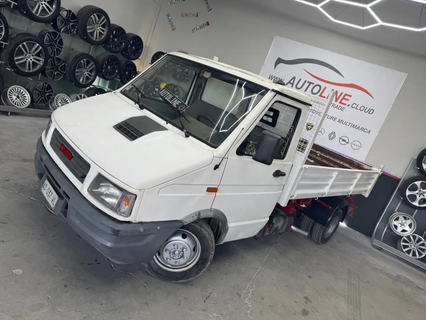 Iveco Daily 35.8 2.8 D PM Cab. Classic G.D. Blanc - 1