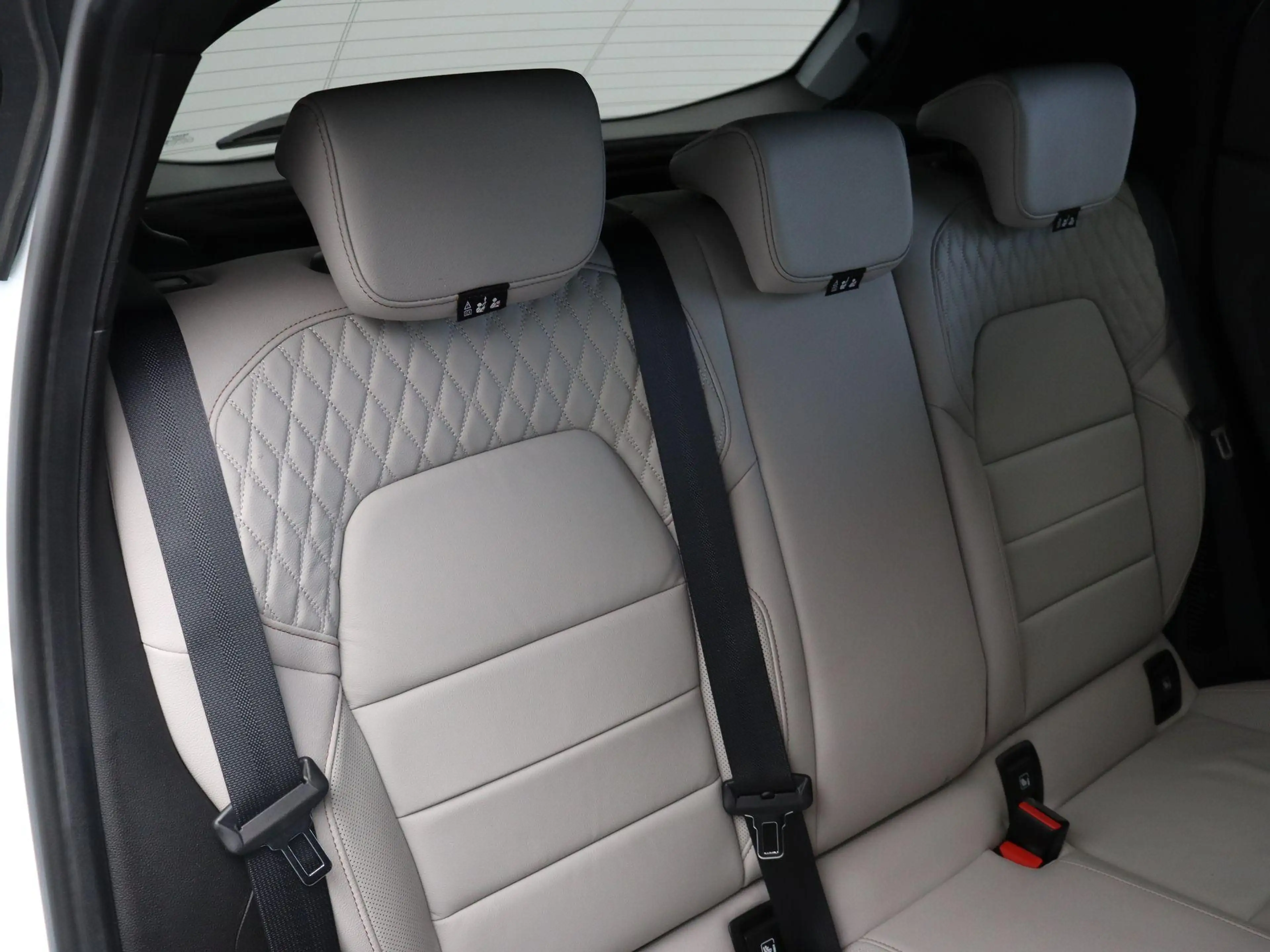 Renault Clio E-Tech Hybrid 140pk Initiale Paris | Stoel- en stu — photo 9