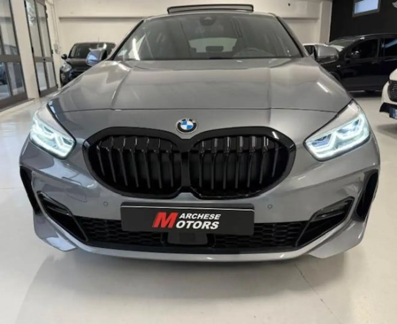 BMW 118 i 5p. Msport Grijs - 2