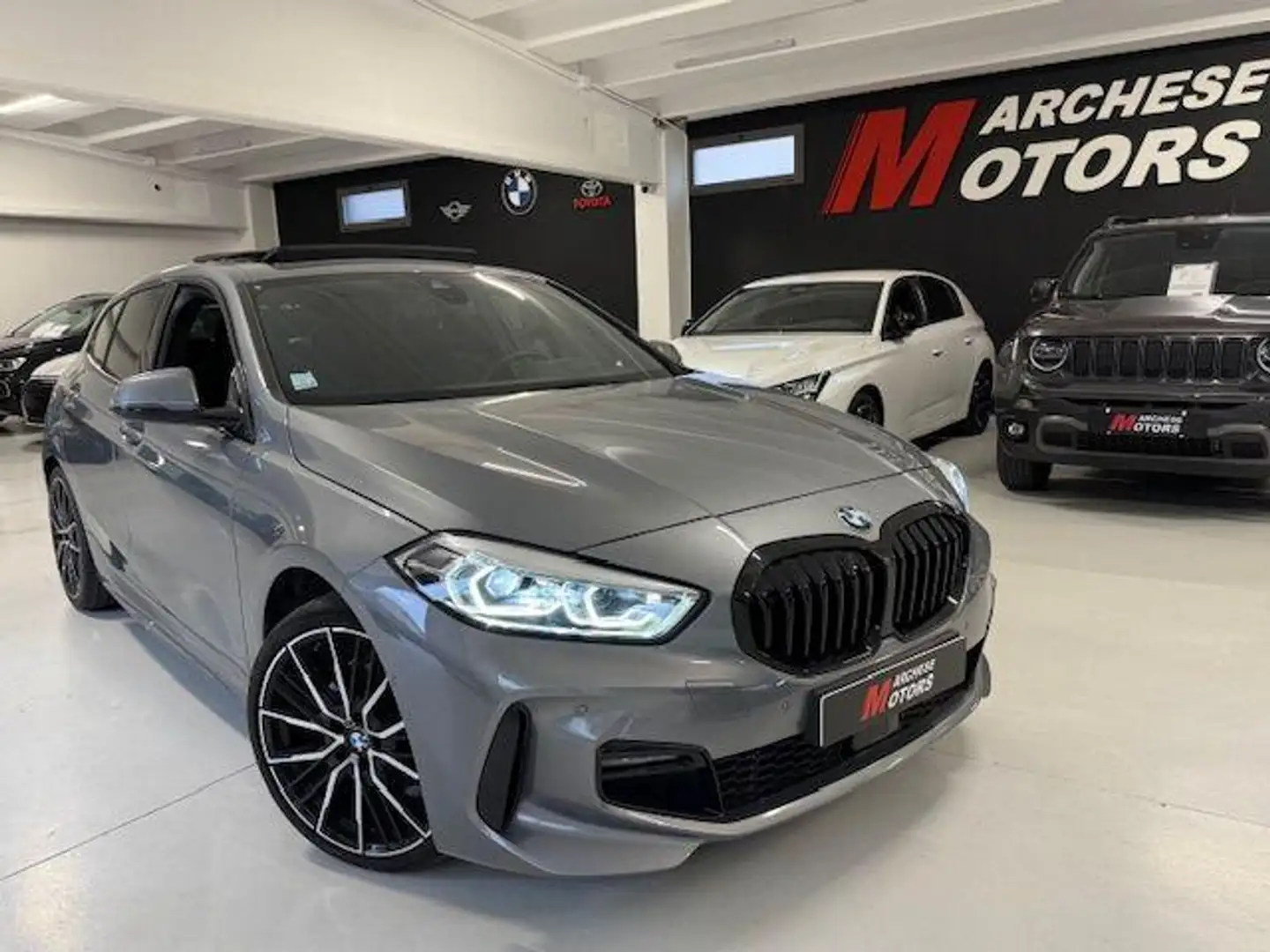 BMW 118 i 5p. Msport Grijs - 1