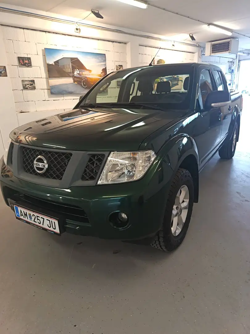 Nissan Navara Double Cab Navara XE 2,5 dCi 4x4 XE Grün - 2