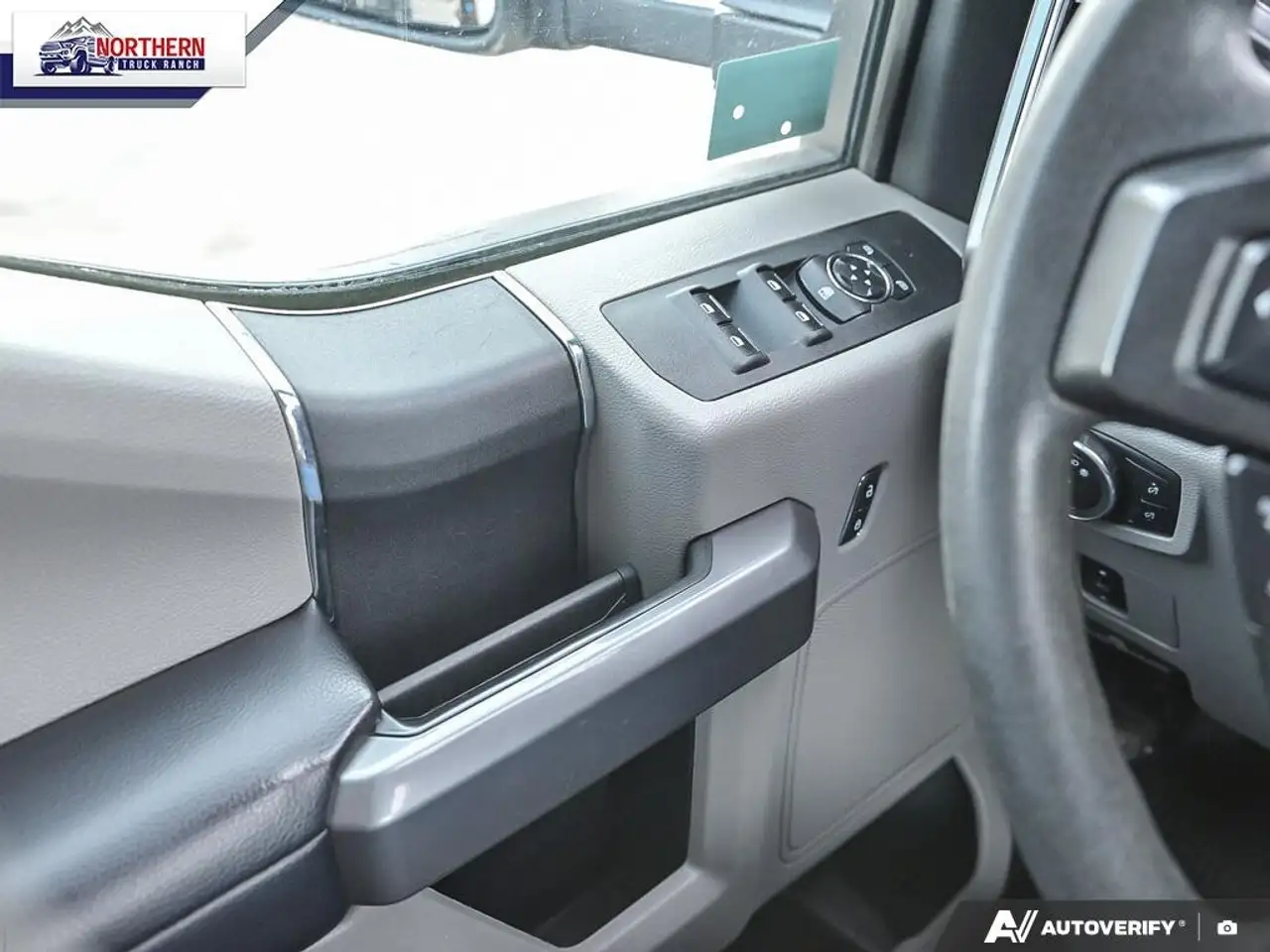 Ford F-550 Super Duty снимка Ford F-550 Super Duty