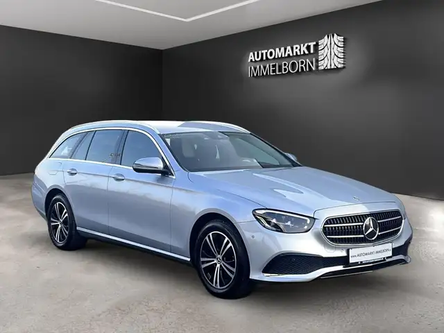 Mercedes-Benz 220 main image